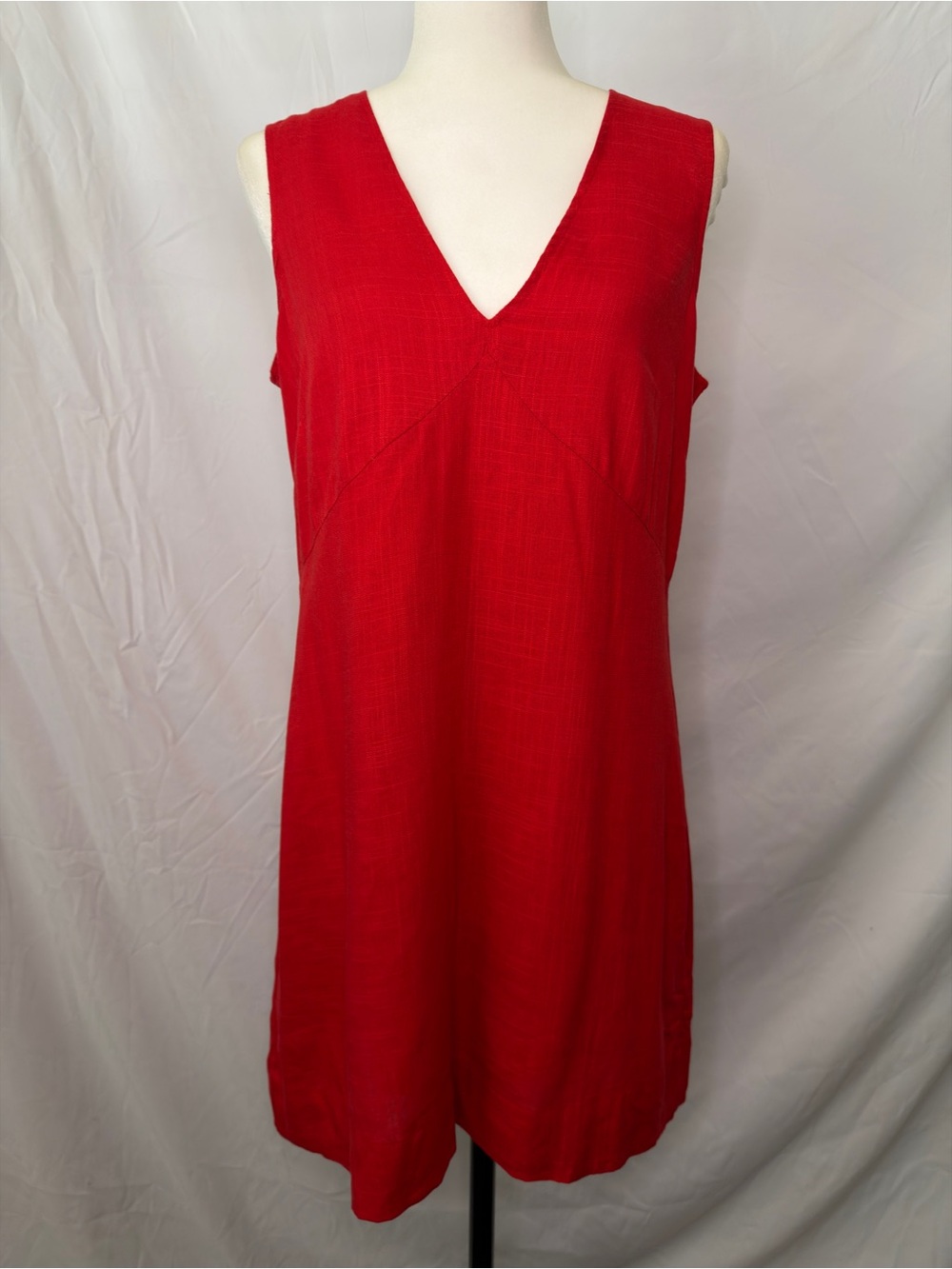 Sleeveless V-Neck Red Shift Dress